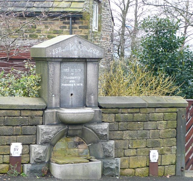 Memorial_drinking_fountain,_Stocks_Lane,_Sowerby_-_geograph.org.uk_-_1201189